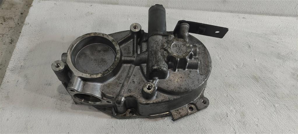 крышка распредвала Volkswagen Passat B6 2006, 2.0 л., бензин, седан, BVZ, BVY, 06F103530E, BLR, BLX, BLY, BVX, . - фото №1
