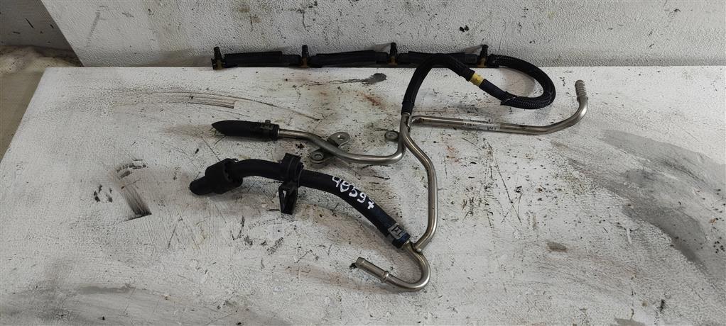 трубка топливная Volkswagen Amarok 1 поколение 2013, 2.0 л., TDi, дизель, внедорожник 5 дв., 03L201360AD, CFFA, CFFB, CFGB, CFGC, CGLC, CFJA, CFHC, CJCA, CBHB, CFHD, CFHF, CFHE, CJCB, CGLD, CJCC, CJCD, . - фото №1