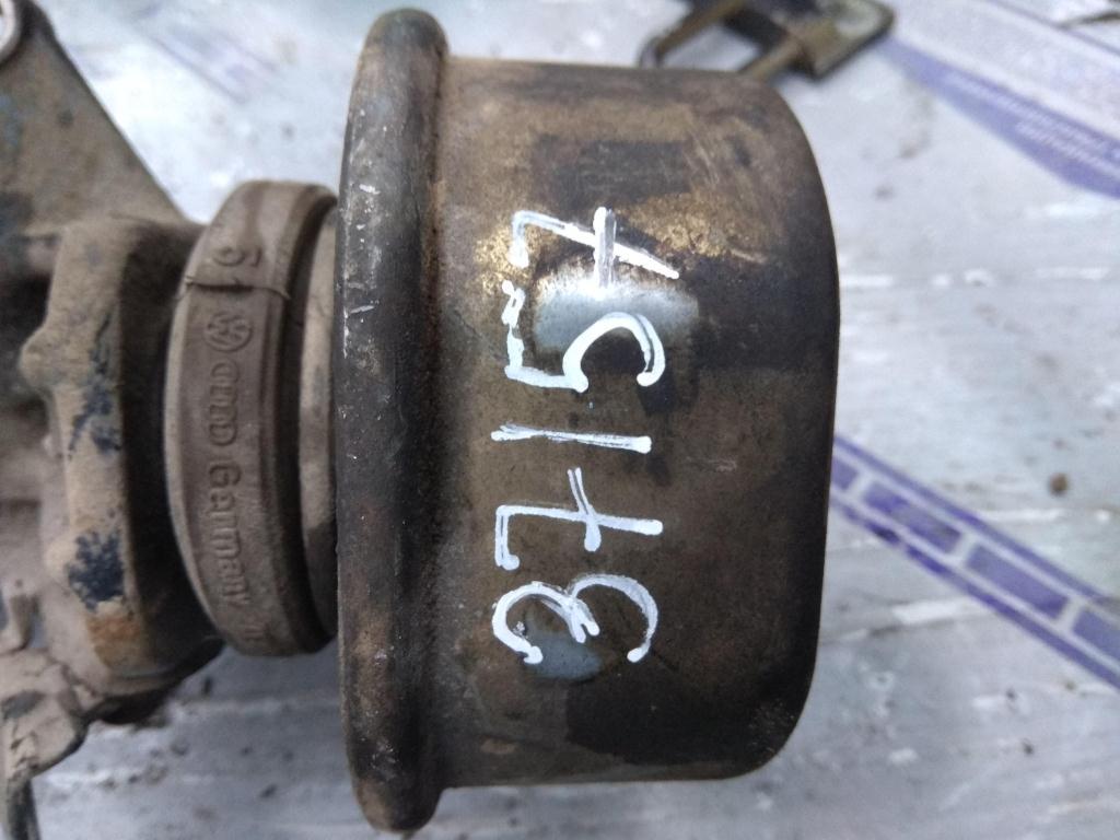 подушка крепления КПП Volkswagen Transporter T4 1999, 2.5 л., TDi, дизель, фургон, 074198207B, ACV, AVT, AET, AXG, AYY, AUF, AHY, AYC, AJA, AJT, AEU, APL, . - фото №1