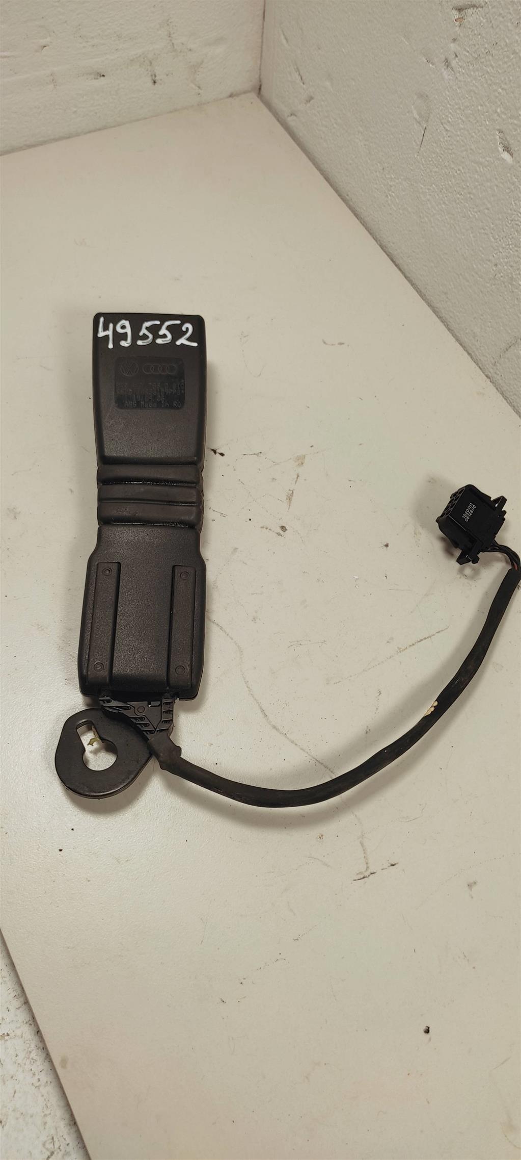 замок ремня безопасности Audi A6 4F/C6 2006, бензин, седан, 8E0857756D, 8E0857756J, 8E0857756M, . - фото №1