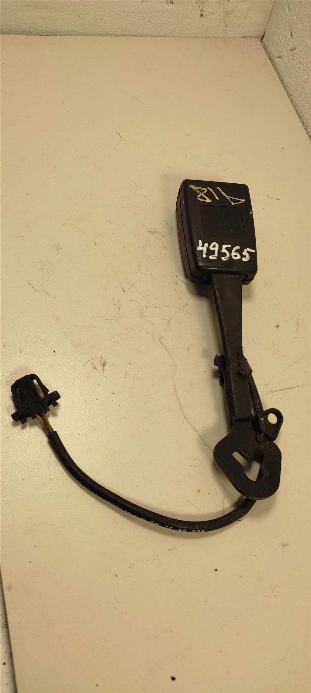 замок ремня безопасности Audi A4 B6 2003, бензин, седан, 8E0857756C, 8E0857755E, 8H0857755B, . - фото №1