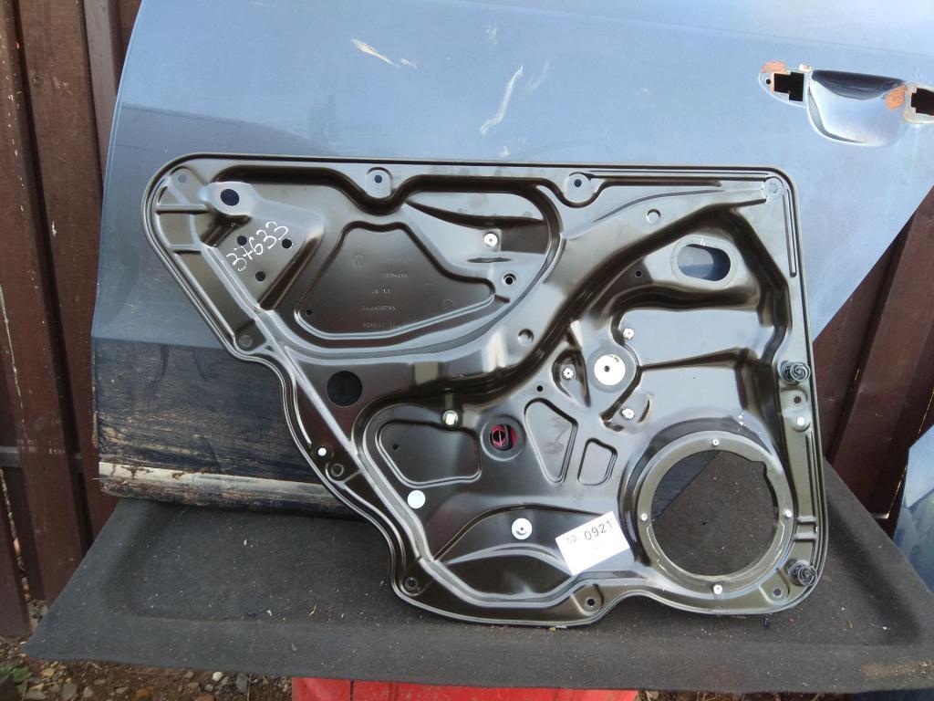 стеклоподъемник задний левый Volkswagen Passat B7 2011, 2.0 л., TDi, дизель, универсал, 3AF839461C, . - фото №1