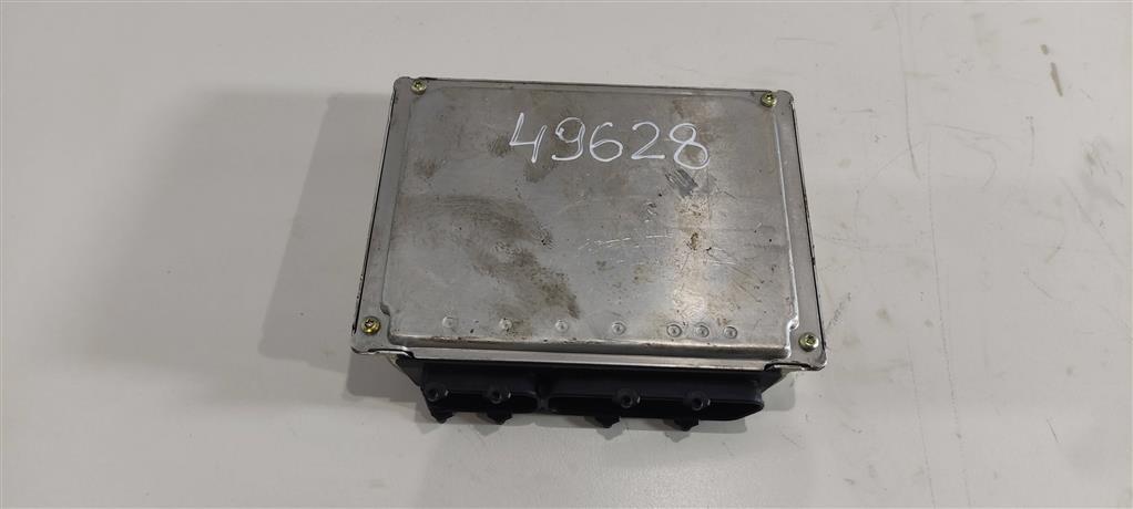 блок управления двигателем Volkswagen Passat B5 1998, 1.8 л., бензин, седан, 8D0907558F, ADR, . - фото №1