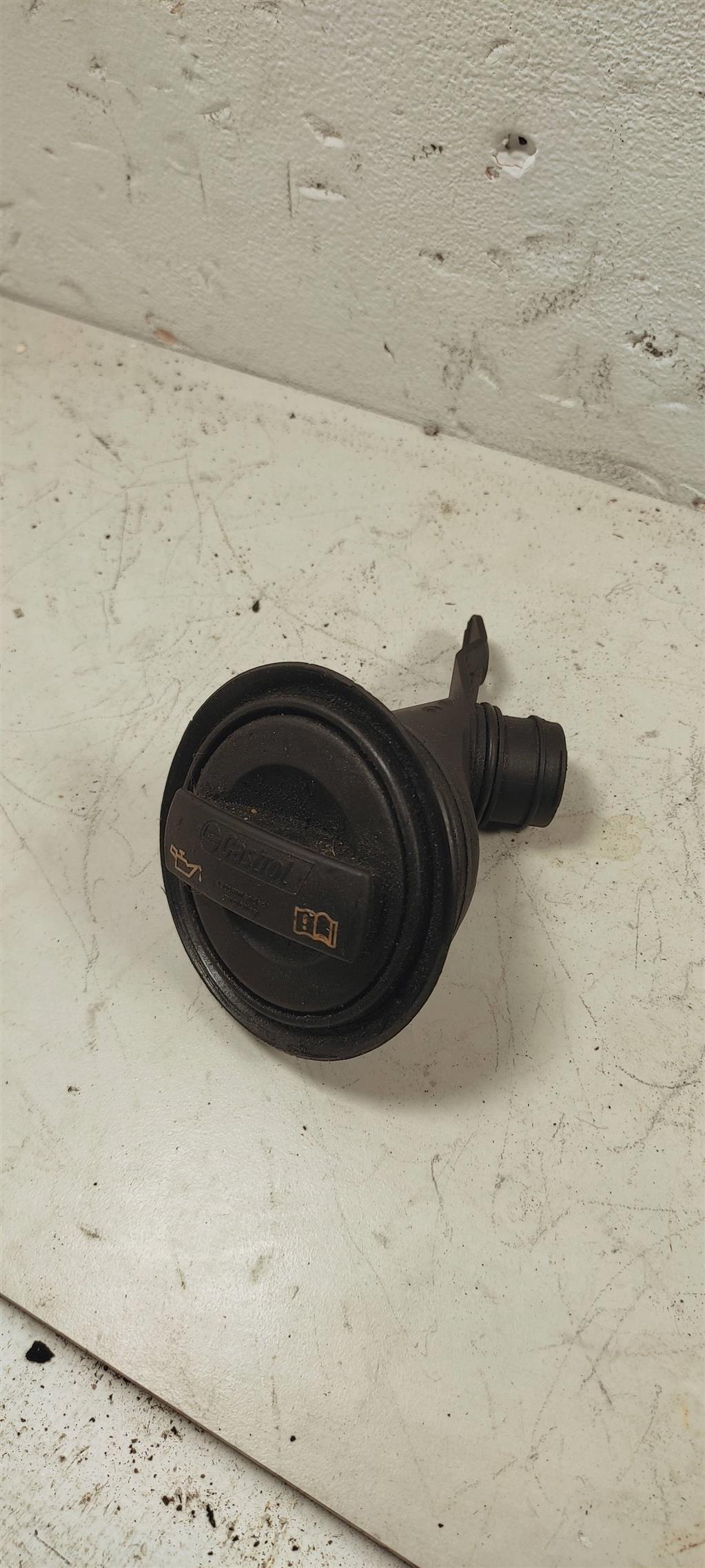 маслозаливная горловина Audi A4 B8/8K 2010, 059103482D, . - фото №1