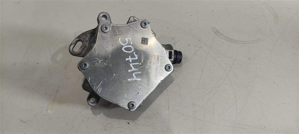насос вакуумный Volvo S60 2 поколение 2011, 1.6 л., бензин, седан, B4164T, BM5G2A451EC, . - фото №1
