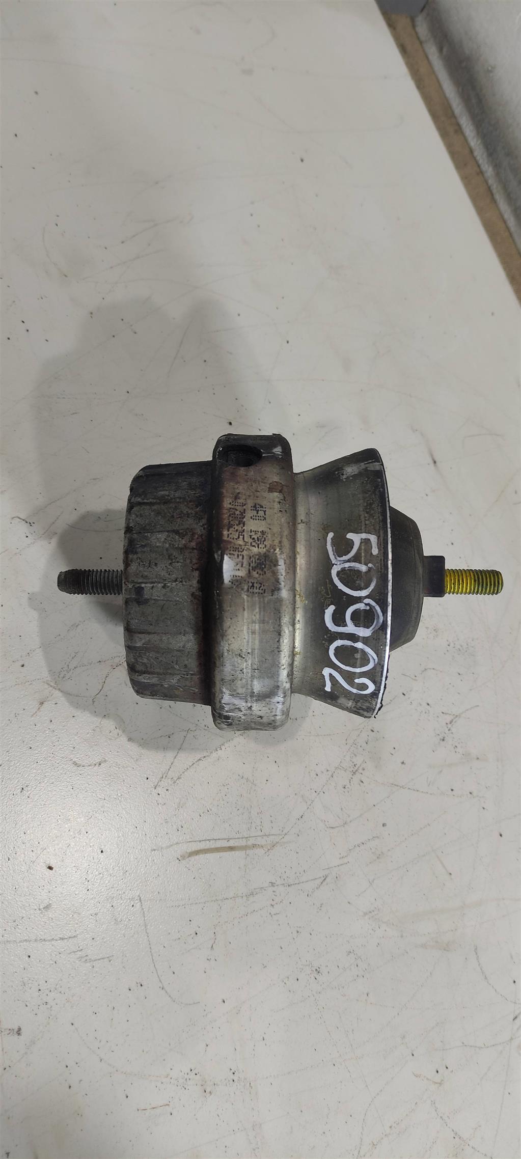 подушка крепления двигателя Audi A6 4F/C6 2006, 2.0 л., бензин, седан, BRE, BPJ, 4F0199382AD, 4F0199382BK, BYK, BLB, BNA, BRF, 4F0199382AS - фото №1