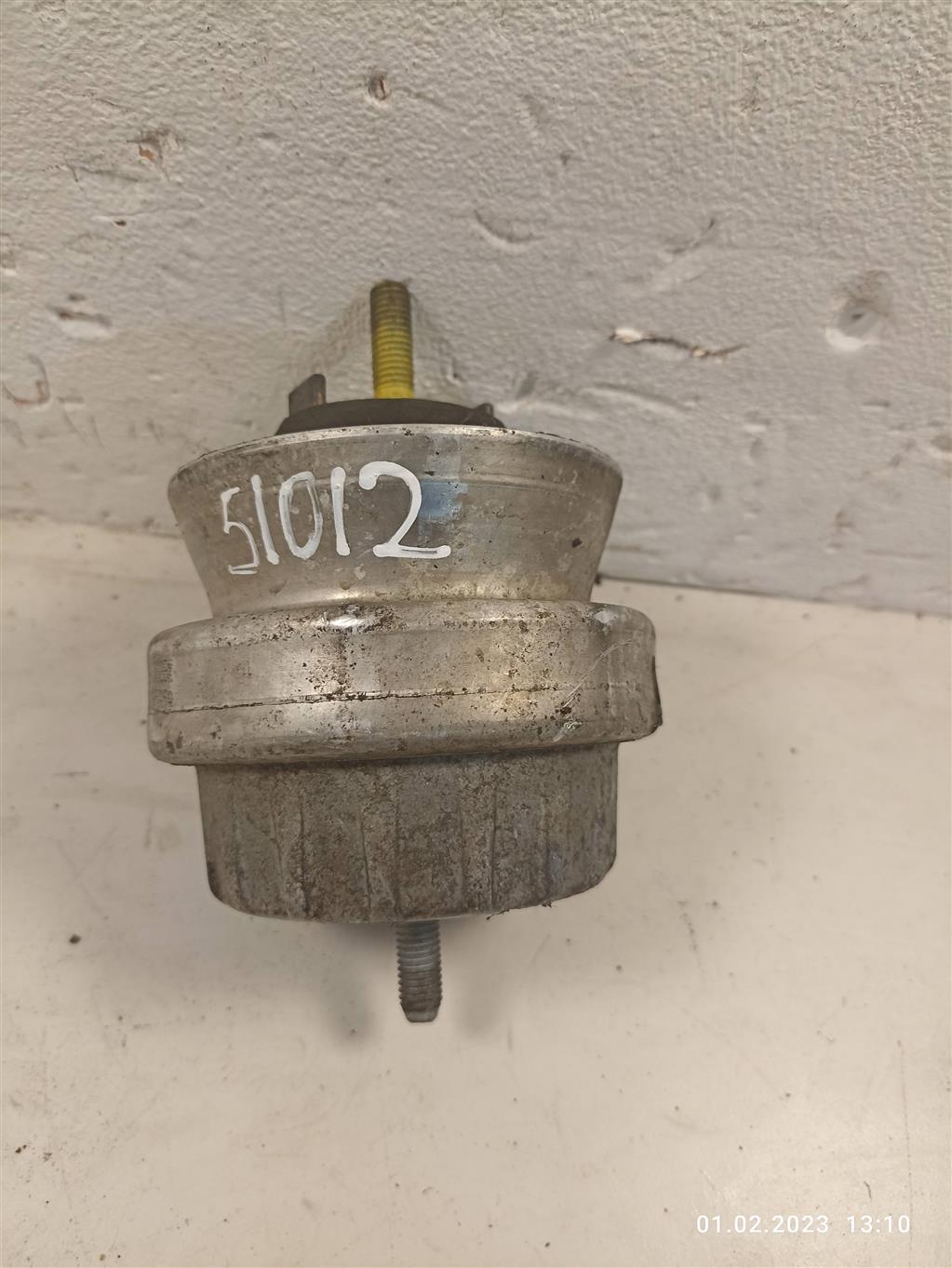 подушка крепления двигателя Audi A6 4F/C6 2006, 2.0 л., BRE, BPJ, 4F0199382AD, 4F0199382BK, BYK, BLB, BNA, BRF, 4F0199382AS - фото №1