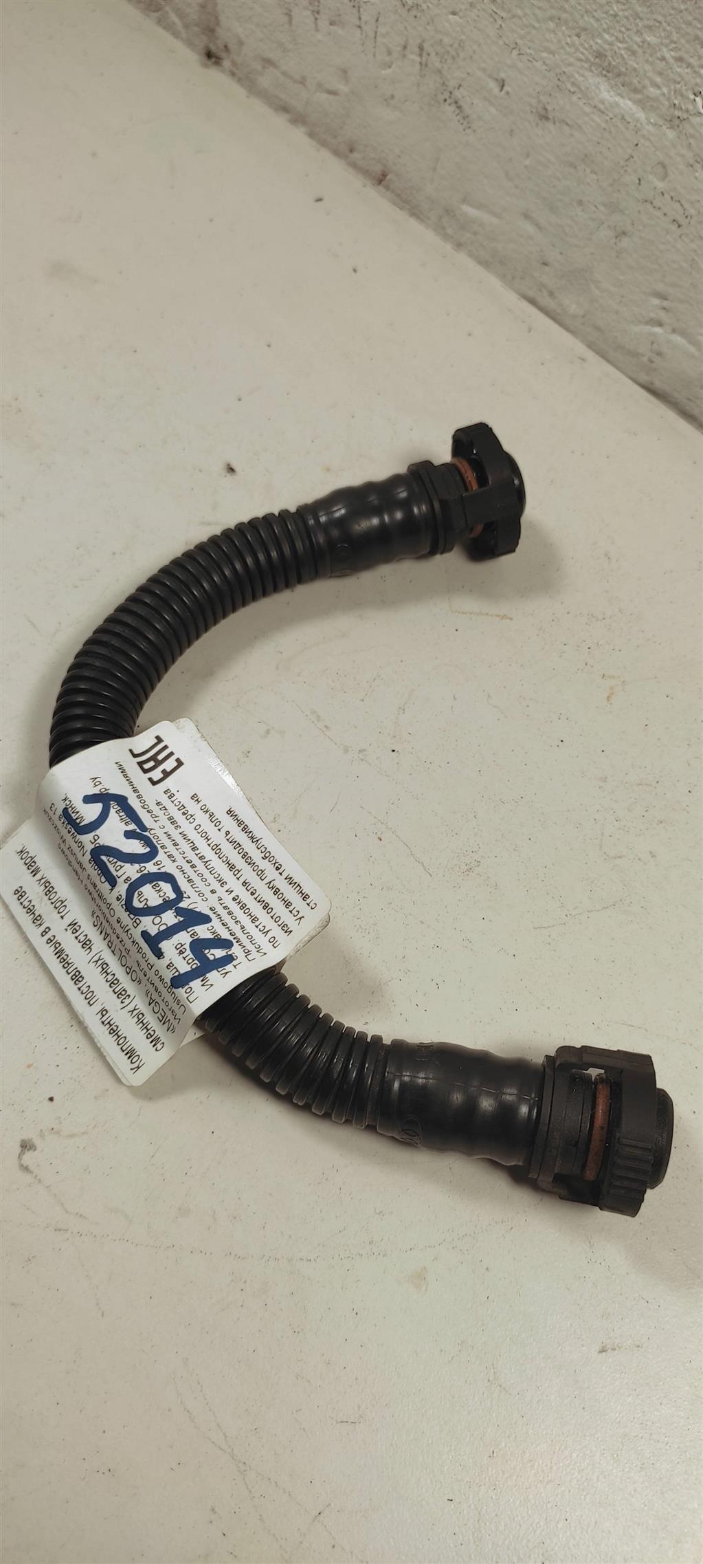 патрубок (трубопровод, шланг) Volkswagen Passat B6 2007, 2.0 л., 06F103221F, 06F103221H - фото №1