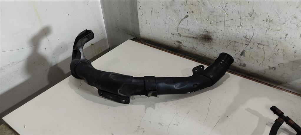 патрубок интеркулера Volkswagen Passat B6 2007, 1.6 л., TDi, дизель, седан, CAY, 1K0145840AE, 1K0145840AA - фото №1