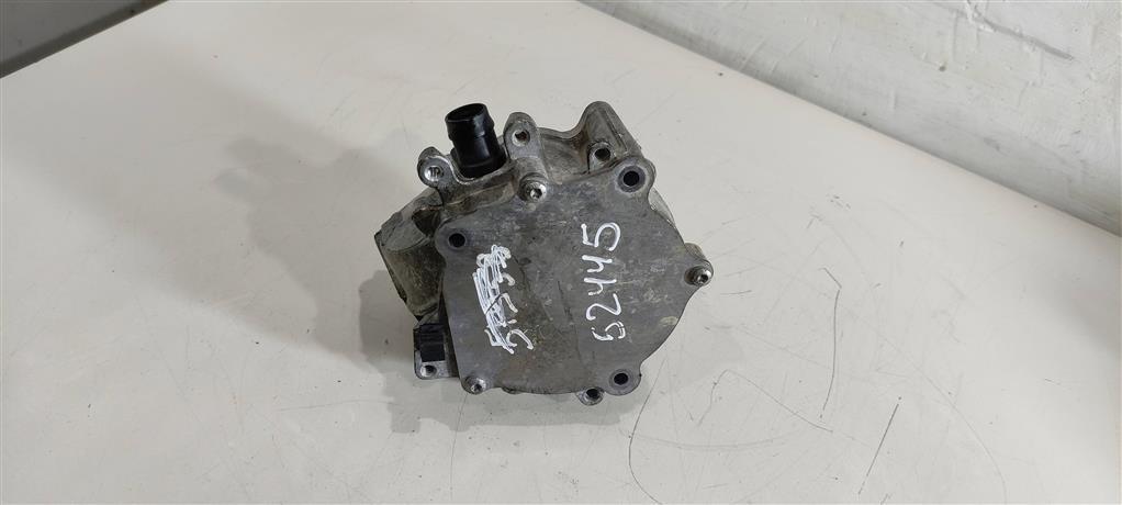 насос вакуумный Volkswagen Jetta 6 поколение 2012, 1.8 л., TFSI, бензин, седан, 06K145100J, CXBA, CXBB, CPKA, CPRA, CPLA, CPPA, 06K145100BB - фото №1