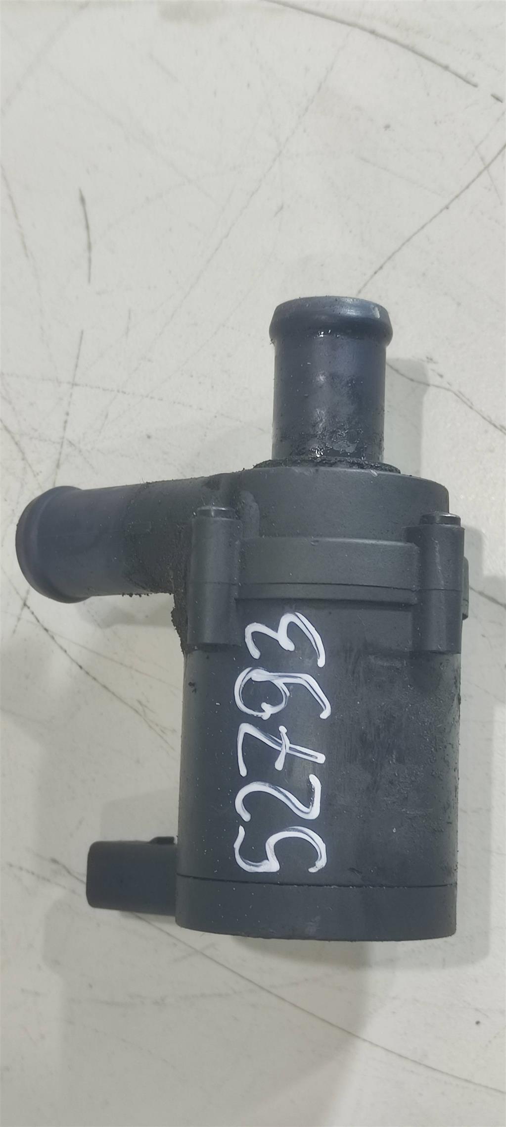 насос антифриза дополнительный Volkswagen Passat B7 2013, 1.4 л., TSI, бензин, седан, 1K0965561G, CAXA, . - фото №1