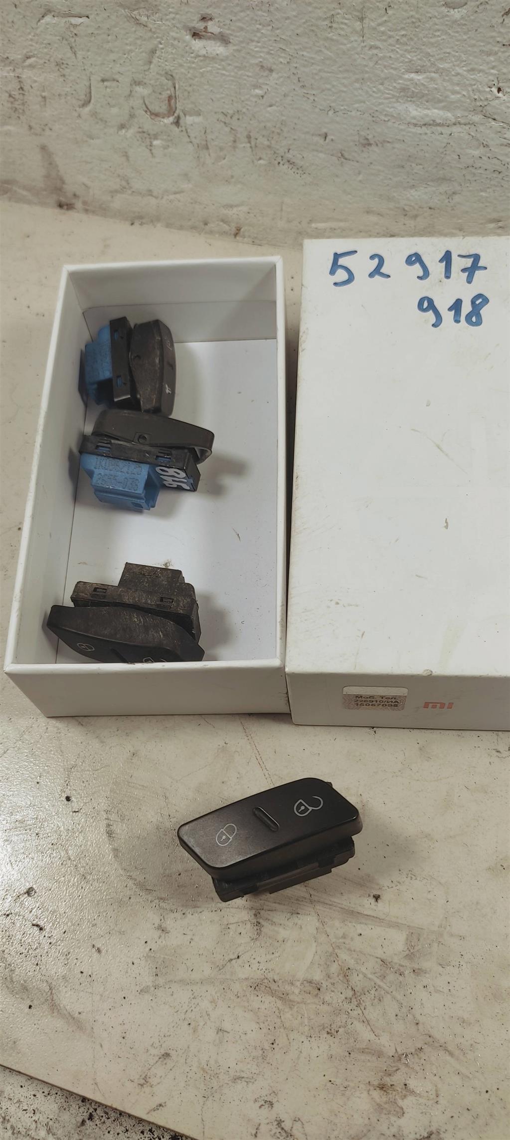 кнопка центрального замка Volkswagen Golf 5 поколение 2003, 1K0962125, 1K0962125B, . - фото №1