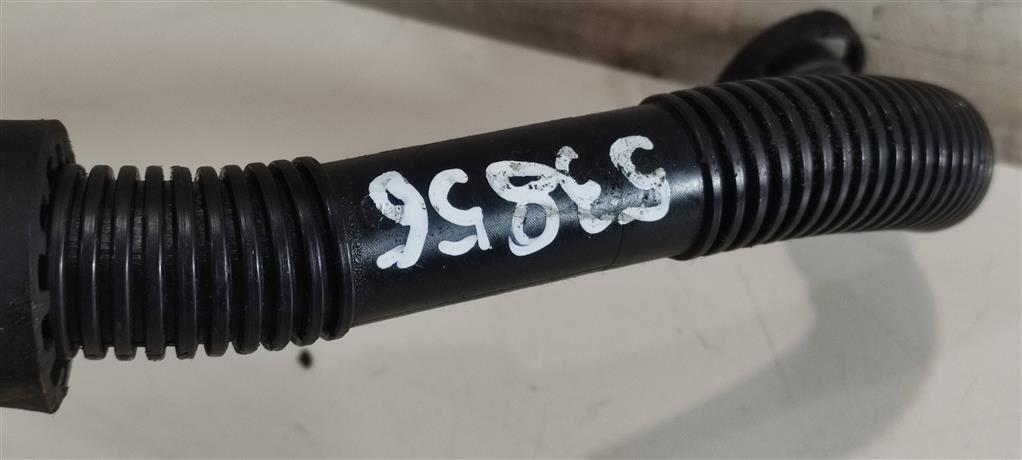 патрубок (трубопровод, шланг) Audi A3 8L 1999, 1.8 л., бензин, хетчбэк 5 дв., 06A131127A, APG, BAF, . - фото №1