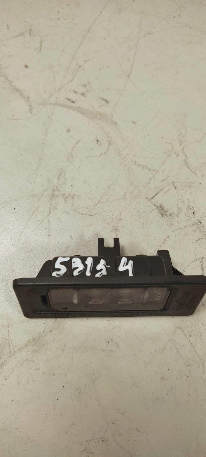 подсветка номера Volkswagen Passat B7 2013, 3AF943021A, . - фото №1