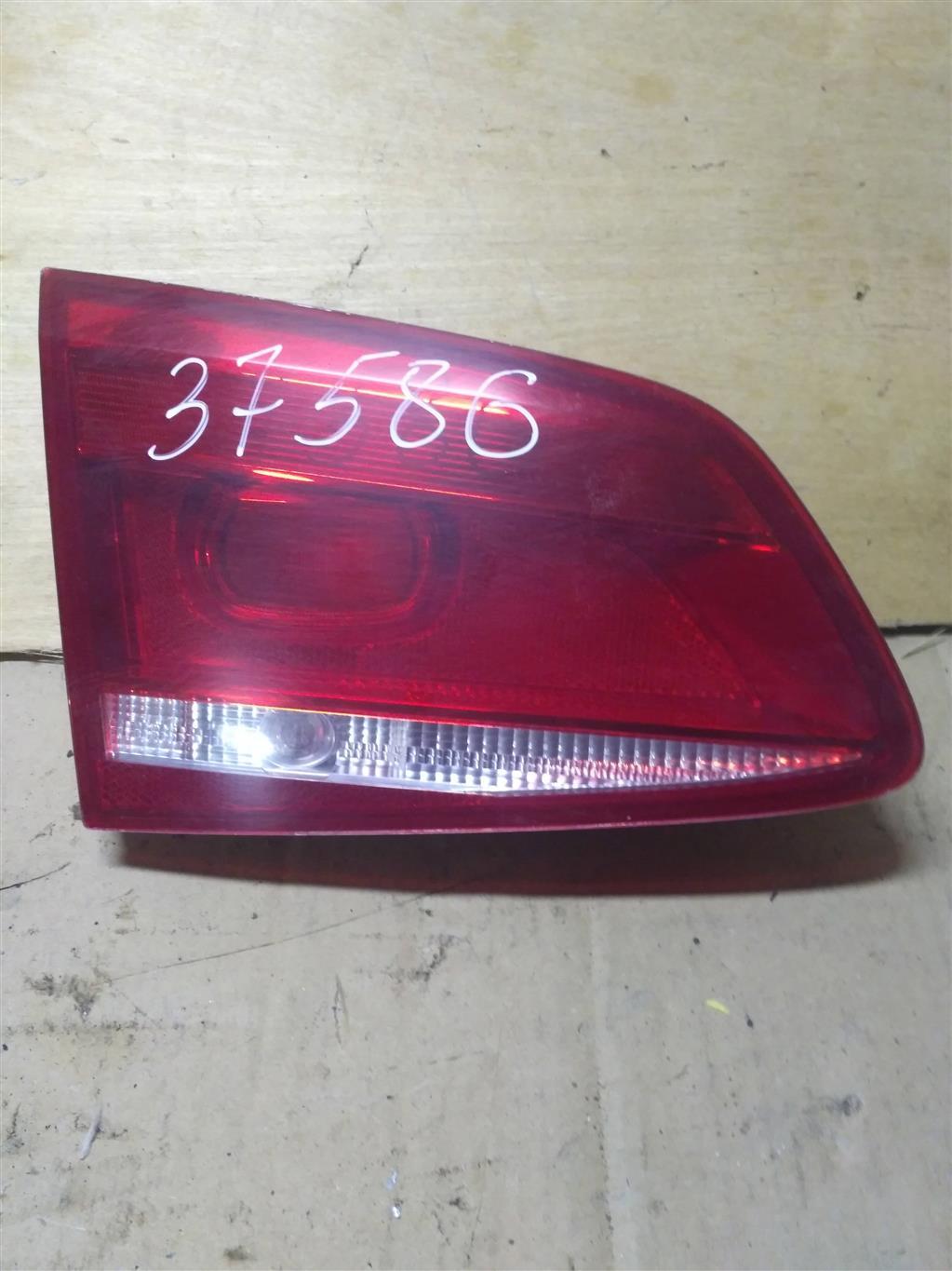 фонарь крышки багажника левый Volkswagen Passat B7 2011, 2.0 л., TDi, дизель, универсал, 3AF945093B, 3AF945093G, 3AF945093J, 3AF945093L, 3AF945093Q, . - фото №1