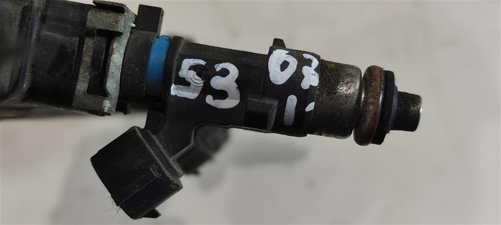 форсунка Volkswagen Jetta 4 поколение 2001, 2.0 л., бензин, седан, AQY, 06A906031CE, AZH, APK, AZG, AZJ, AVH, AZL, BEH, BEV, AEG, BER, BHP, BBX, . - фото №1
