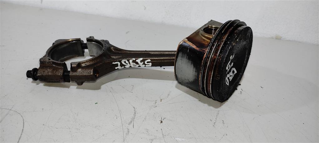 поршень Volkswagen Passat B6 2006, 2.0 л., бензин, седан, BPG, BPY, 06D107066AB, BPJ, BWE, AXX, BWA, BWT, CDL, BGB, BUL, BYK, CDLA, CDLC - фото №1