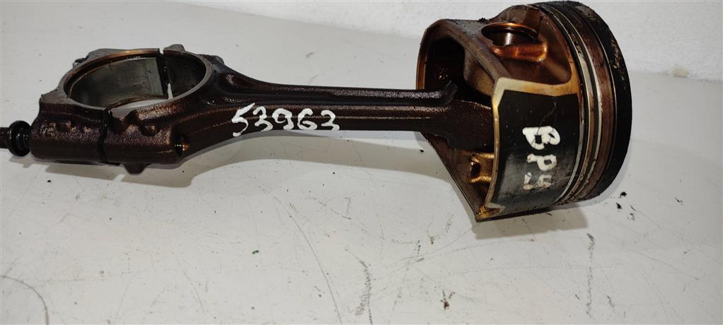 поршень Volkswagen Passat B6 2006, 2.0 л., бензин, седан, BPG, BPY, 06D107066AB, BPJ, BWE, AXX, BWA, BWT, CDL, BGB, BUL, BYK, CDLA, CDLC - фото №1