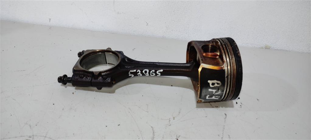 поршень Volkswagen Passat B6 2006, 2.0 л., бензин, седан, BPG, BPY, 06D107066AB, BPJ, BWE, AXX, BWA, BWT, CDL, BGB, BUL, BYK, CDLA, CDLC - фото №1