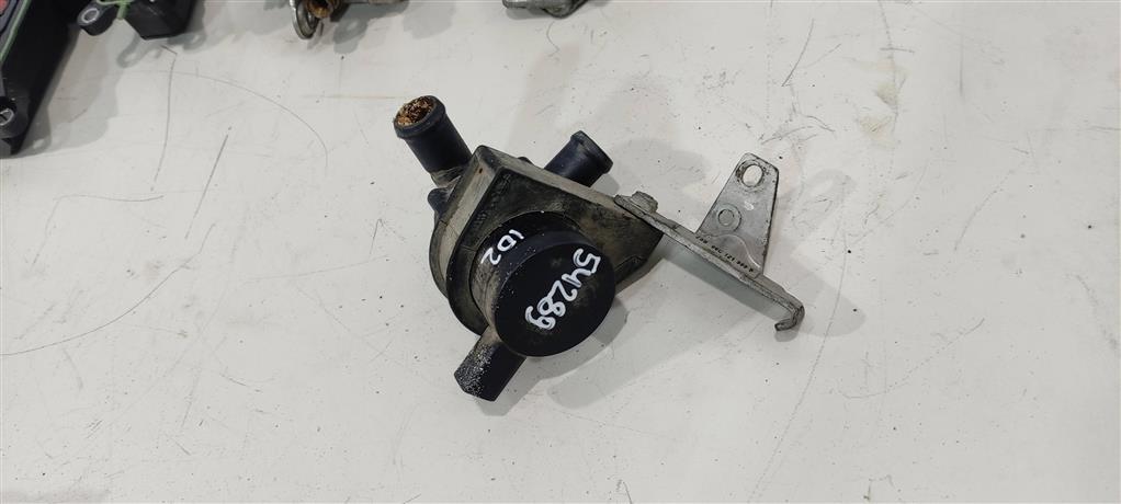 насос антифриза дополнительный Audi A4 B7 2006, 3.0 л., бензин, седан, 06C121601, BBJ, . - фото №1