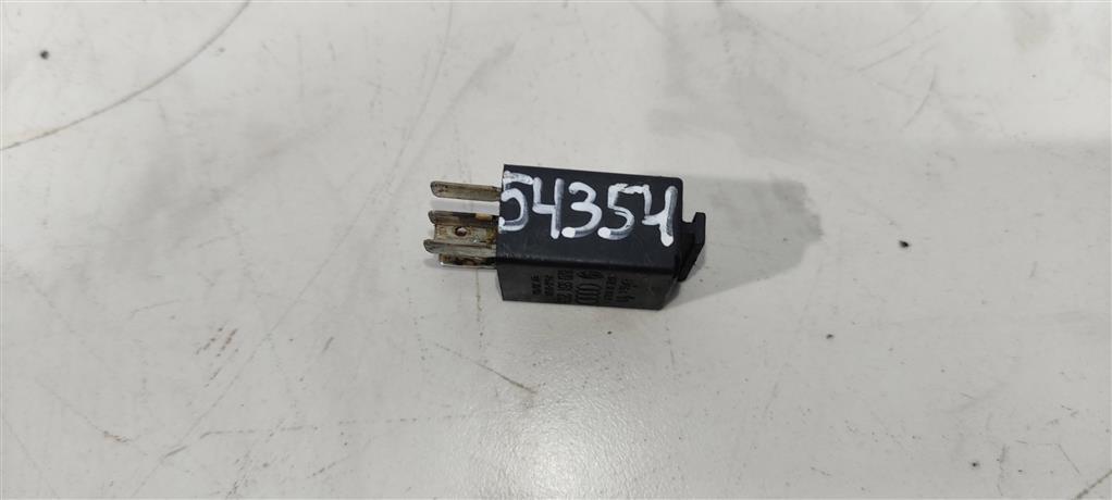 реле (прочие) Audi A4 B7 2006, 2.0 л., TFSI, бензин, седан, 8Z0951253, 7M0951253C, 4H0951253C, . - фото №1