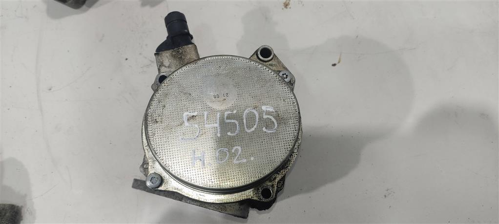 насос вакуумный Skoda Superb 2 поколение 2011, 1.8 л., TFSI, бензин, хетчбэк 5 дв., 06H145100AB, 06H145100S, BYT, BZB, 06H145100AK, CAWB, BZW - фото №1