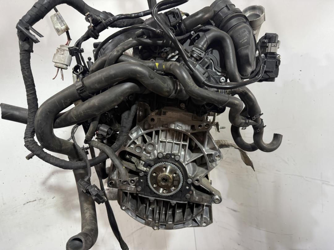 двигатель Skoda Rapid 1 поколение 2014, 1.2 л., бензин, CJZ, CYVB, CJZA, CYV, CJZB, CJZC, CJZD, CYVA, CYVC, CYVD - фото №1