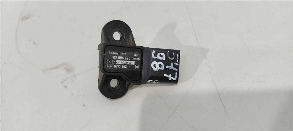 датчик абсолютного давления Volkswagen Passat B6 2009, 1.6 л., бензин, седан, 06B906051, 0261230031 - фото №1