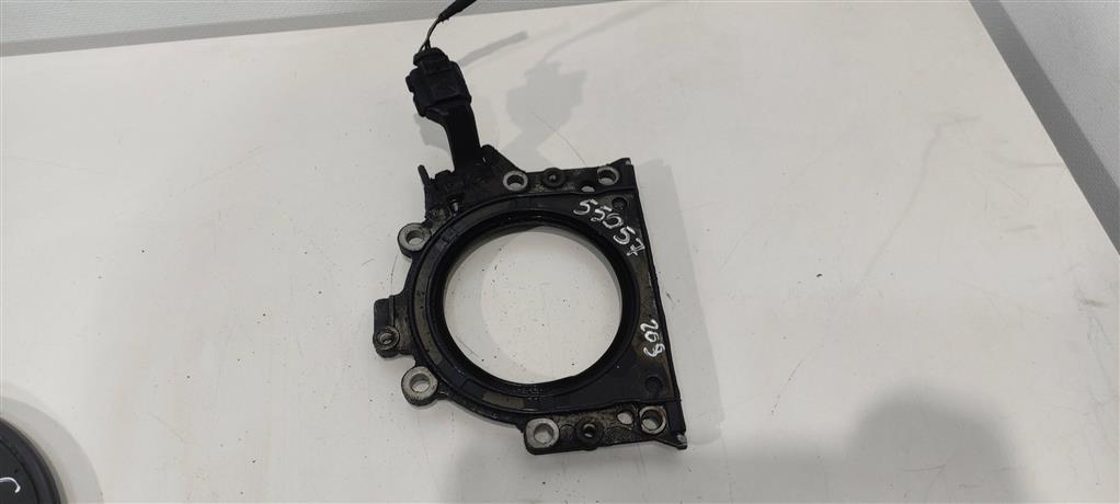 крышка двигателя задняя Volkswagen Passat B7 2013, 1.6 л., TDi, дизель, седан, 03L103173, CAYC, . - фото №1