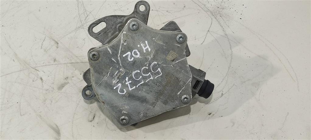 насос вакуумный Volvo V40 2 поколение 2015, 1.6 л., бензин, универсал, B4164T, BM5G2A451EB, . - фото №1
