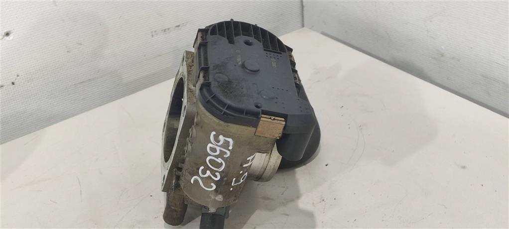 заслонка дроссельная Volkswagen Golf 4 поколение 2001, 1.8 л., бензин, хетчбэк 5 дв., 06A133062L, APG, . - фото №1