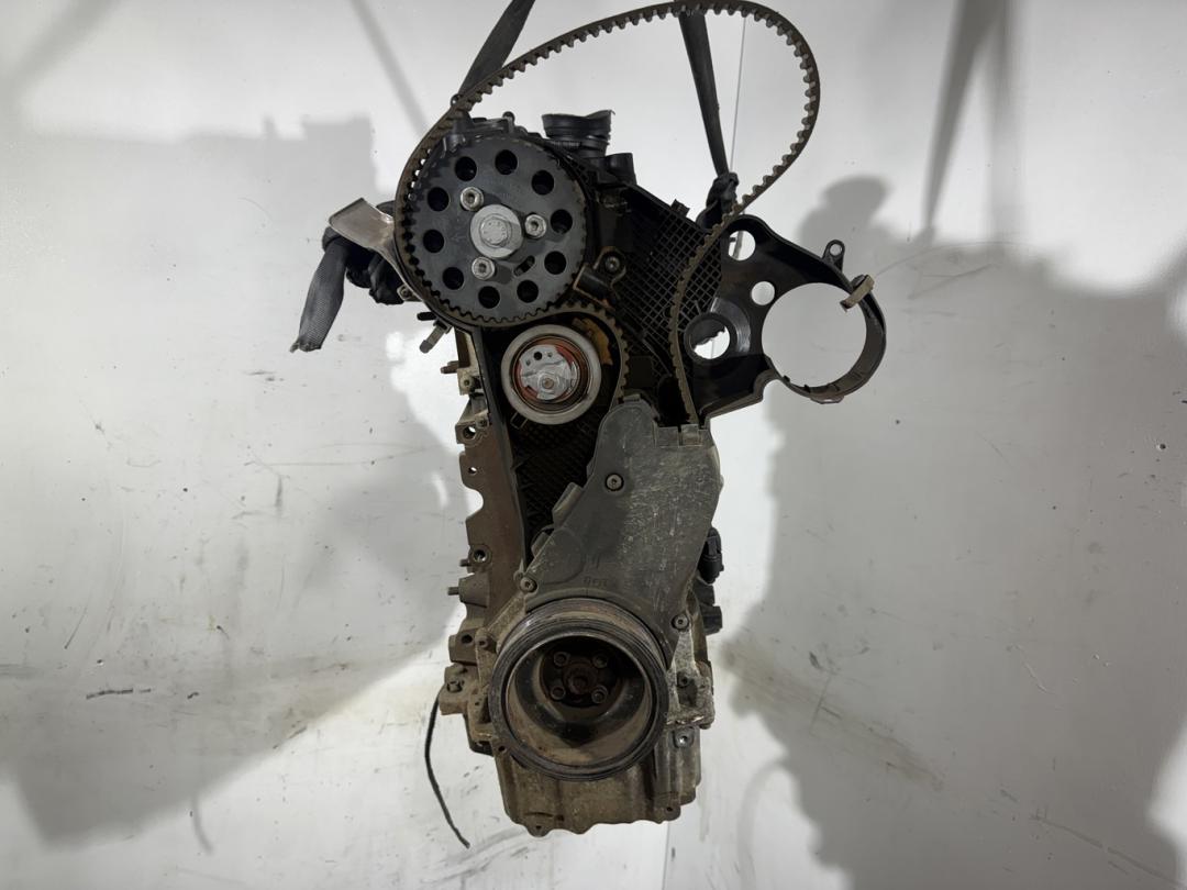 двигатель Volkswagen Amarok 1 поколение 2013, 2.0 л., TDi, дизель, CNE, CKU, CKT, CSH, CAA, CDC, CNF, CLCA, CLJA, CLJ, CLC, CDB, CKUB, CAAA, CAAB, CAAC, CAAD, CAAE, CLCB, CGL, CKTB, CKTC, CSNA, CSL, CDBA, CDCA, CNEA, CSHA, CSN - фото №1