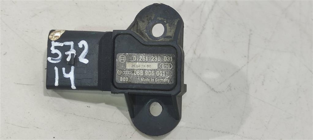 датчик абсолютного давления Volkswagen Passat B6 2009, 1.6 л., бензин, седан, BVZ, BSE, BVY, BME, 06B906051, BCA, AZQ, BSF, 0261230031, APE, AXP, BGU, CCSA, CMXA - фото №1