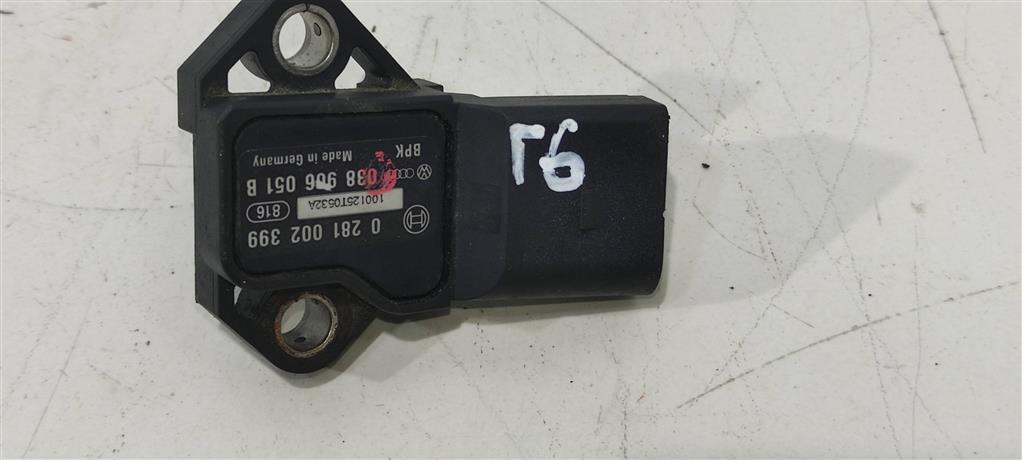 датчик абсолютного давления Volkswagen Passat B6 2007, 1.4 л., TFSI, бензин, универсал, 038906051D, 038906051B, . - фото №1