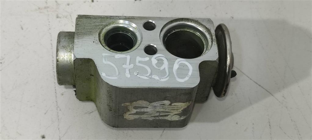 расширительный клапан кондиционера Volkswagen Touareg 1 поколение 2004, дизель, 7L0820679A, . - фото №1