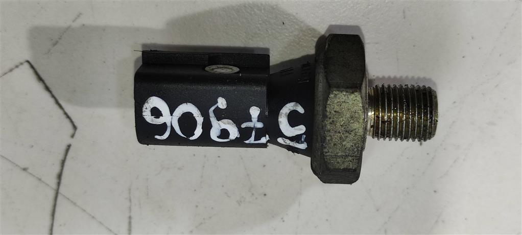 датчик давления масла Audi A4 B7 2006, бензин, 06A919081E, 06A919081D, 06A919081J, . - фото №1