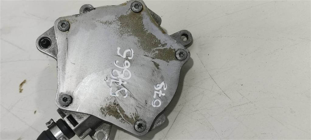 насос вакуумный Volkswagen Golf 5 поколение 2007, 2.0 л., TFSI, бензин, хетчбэк 5 дв., 06D145100E, BPG, AWA, BPY, BWE, 06D145100G, AXX, BWA, 06D145100H, BWT, 06D145100F, BGB, BUL, BYK, BYD, . - фото №1