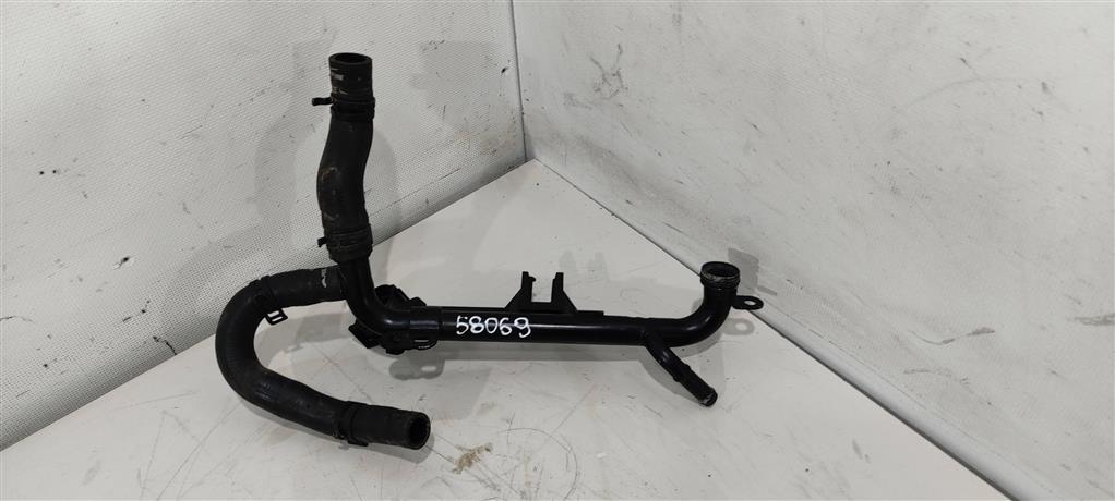 трубка охлаждающей жидкости Volkswagen Jetta 5 поколение 2006, 2.0 л., бензин, седан, BPY, BPJ, BWE, 06F121065H, BUL, . - фото №1