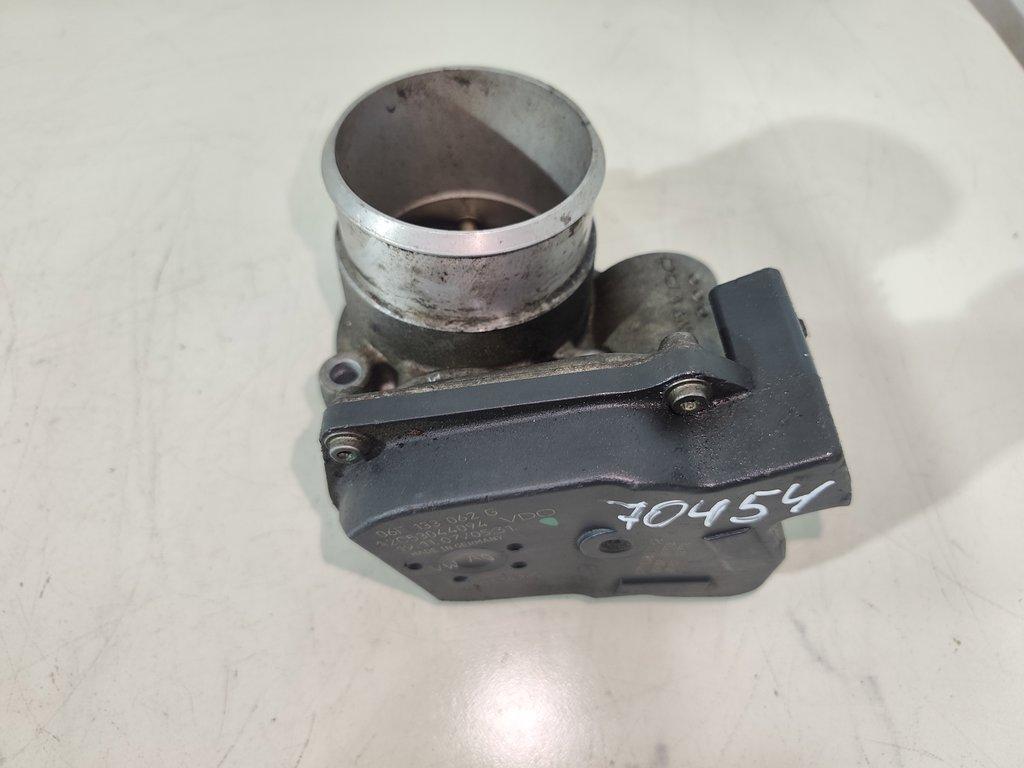 заслонка дроссельная Volkswagen Passat B6 2006, 2.0 л., бензин, седан, 06F133062E, 06F133062G, 06F133062J, 06F133062Q, 06F133062T, 06F133062AG - фото №1