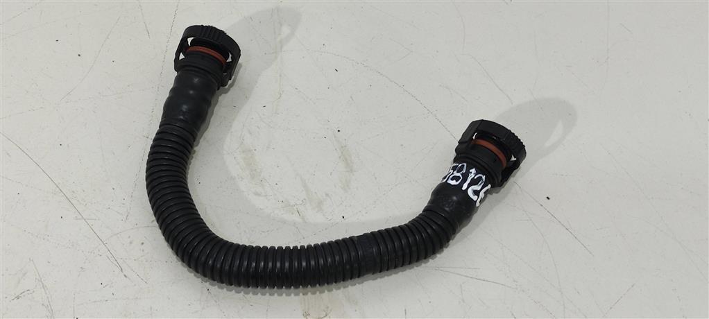 патрубок (трубопровод, шланг) Volkswagen Passat B6 2007, 2.0 л., бензин, универсал, 06F103221F, 06F103221H - фото №1