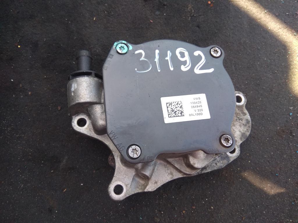 насос вакуумный Volkswagen Golf 7 поколение 2014, 1.6 л., TDi, дизель, хетчбэк 5 дв., 03L145207, CBAA, CBAB, CBDC, CLCA, CFF, CFG, CGLC, CMGB, CFJA, CJAA, CFHC, CBDA, CAYD, CAYE, CEGA, CLJA, CLLB, CJCA, 03L145100J - фото №1