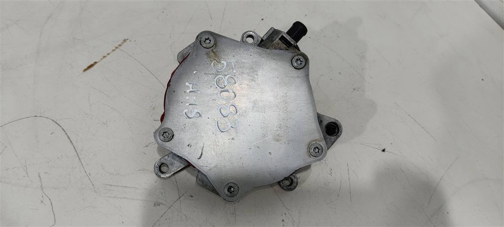 насос вакуумный Volkswagen Golf 5 поколение 2007, 2.0 л., TFSI, бензин, хетчбэк 5 дв., 06D145100E, BPG, AWA, BPY, BWE, 06D145100G, AXX, BWA, 06D145100H, BWT, 06D145100F, BGB, BUL, BYK, BYD, . - фото №1