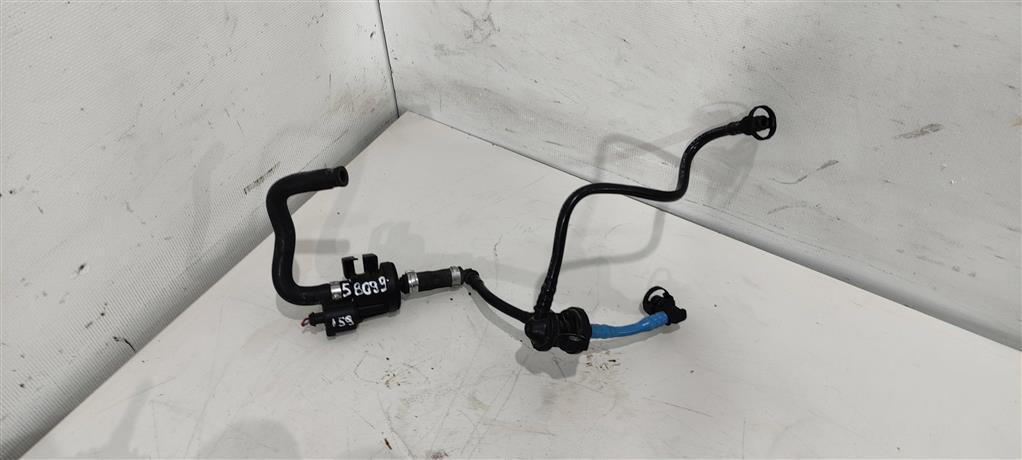 патрубок (трубопровод, шланг) Volkswagen Passat B6 2007, 2.0 л., бензин, седан, BPY, BPJ, AXX, BWA, 06F133781L, 06F133781M, 06F133781D, BYK, 06F133781A, 06F133781G - фото №1