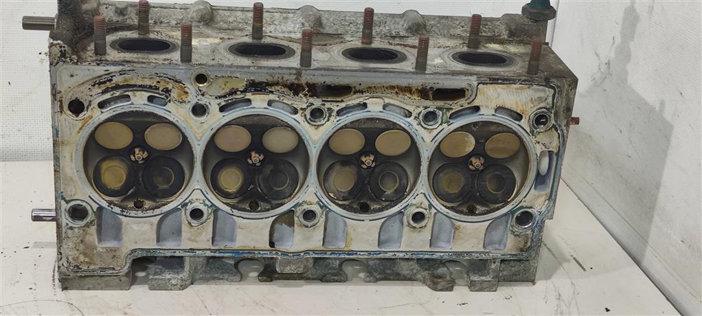головка блока цилиндров Volkswagen Passat B6 2007, 1.6 л., FSI, бензин, универсал, BLP, BAG, 03C103475J, BLF, BLN, 03C103063T - фото №1