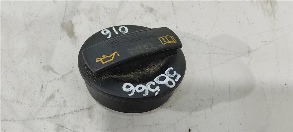 пробка маслозаливная Volkswagen Passat B7 2013, 1.8 л., TSI, бензин, седан, CDH, CFK, 06C103485T, 06C103485P, CAE, CAB - фото №1