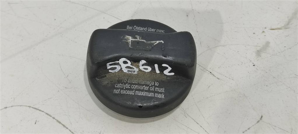 пробка маслозаливная Volkswagen Caddy 3 поколение 2006, 1.4 л., бензин, фургон, 026103485L, 026103485K, 06B103485C, . - фото №1