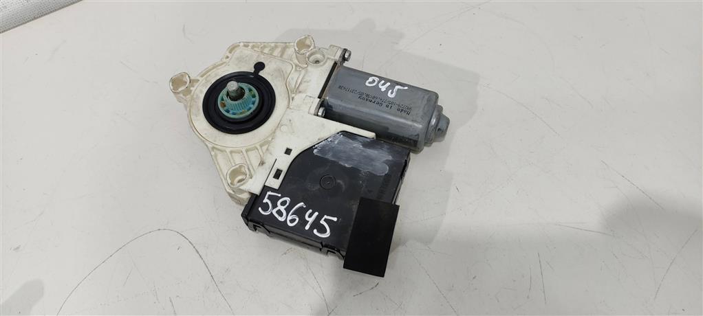 моторчик стеклоподъемника передний левый Volkswagen Passat B6 2006, бензин, 1K0959793L, 3C0959793, 3C1837461L, . - фото №1