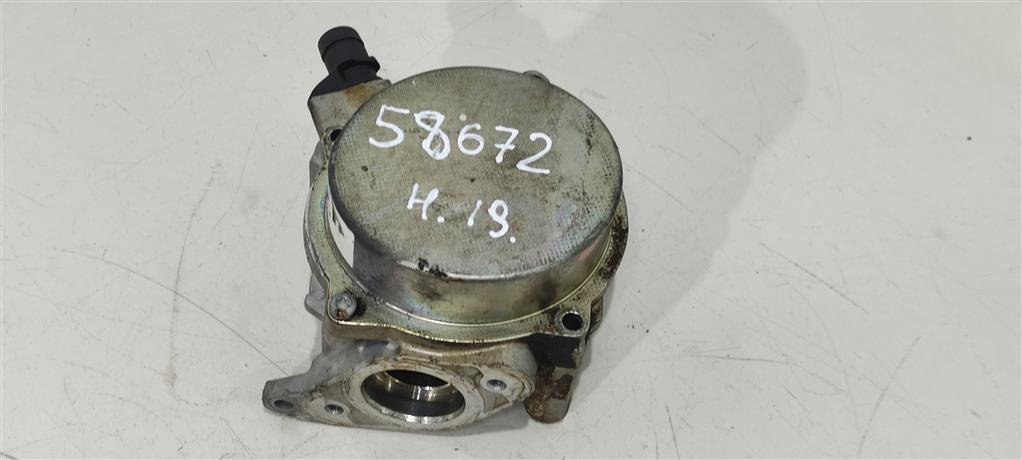 насос вакуумный Volkswagen Passat B6 2007, 1.8 л., TFSI, бензин, универсал, 06H145100AB, 06H145100S, BYT, BZB, 06H145100AK, CAWB, BZW - фото №1