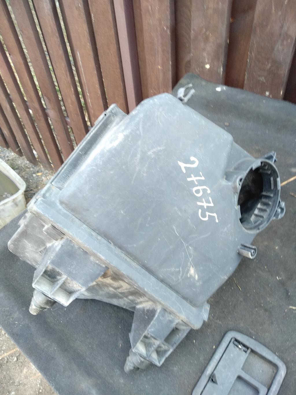 корпус воздушного фильтра Volkswagen Passat B5 1998, 2.5 л., TDi, дизель, седан, 4B0133837F, AKN, AFN, AKE, . - фото №1