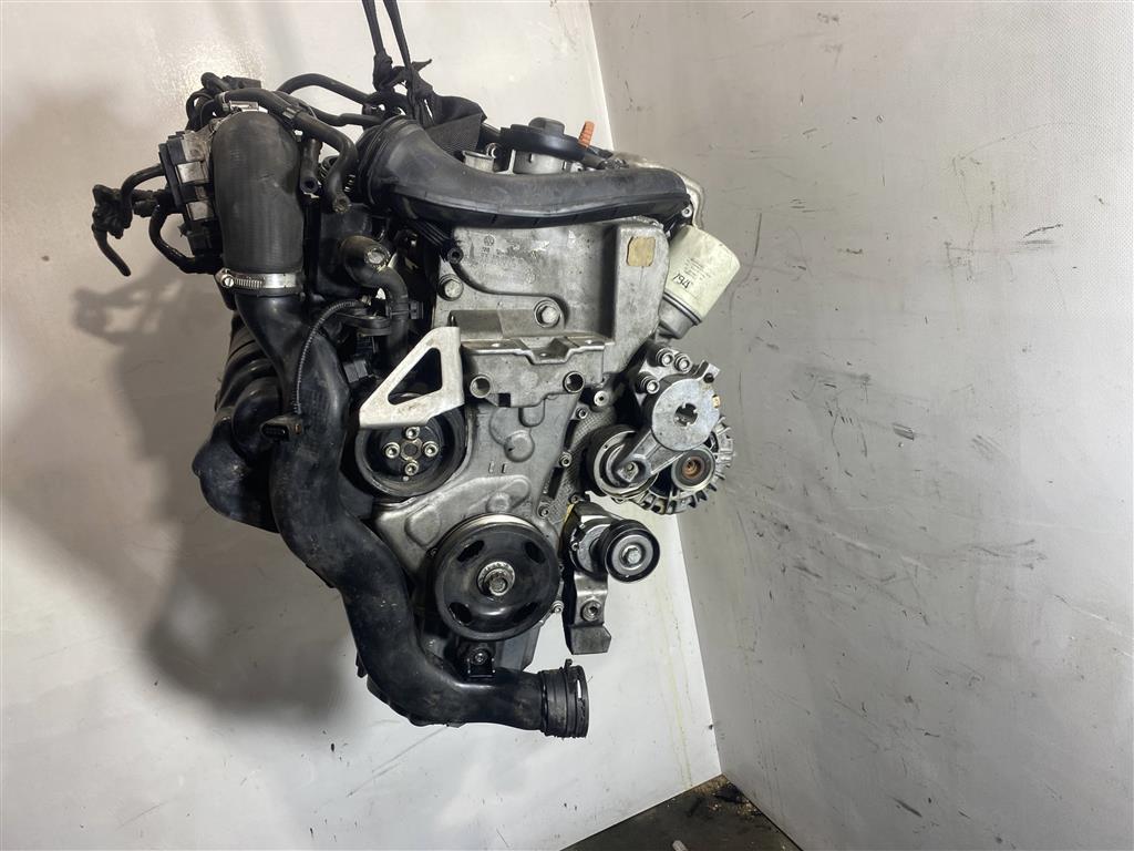 двигатель Volkswagen Polo 5 поколение 2012, 1.4 л., TSI, бензин, внедорожник 5 дв., CAX, CDG, CAV, CTH, CDGA, CAVD, CAXA, CAXC, CAVA, CTHA, CAVB, CAXB, CTHB, CTHC - фото №1